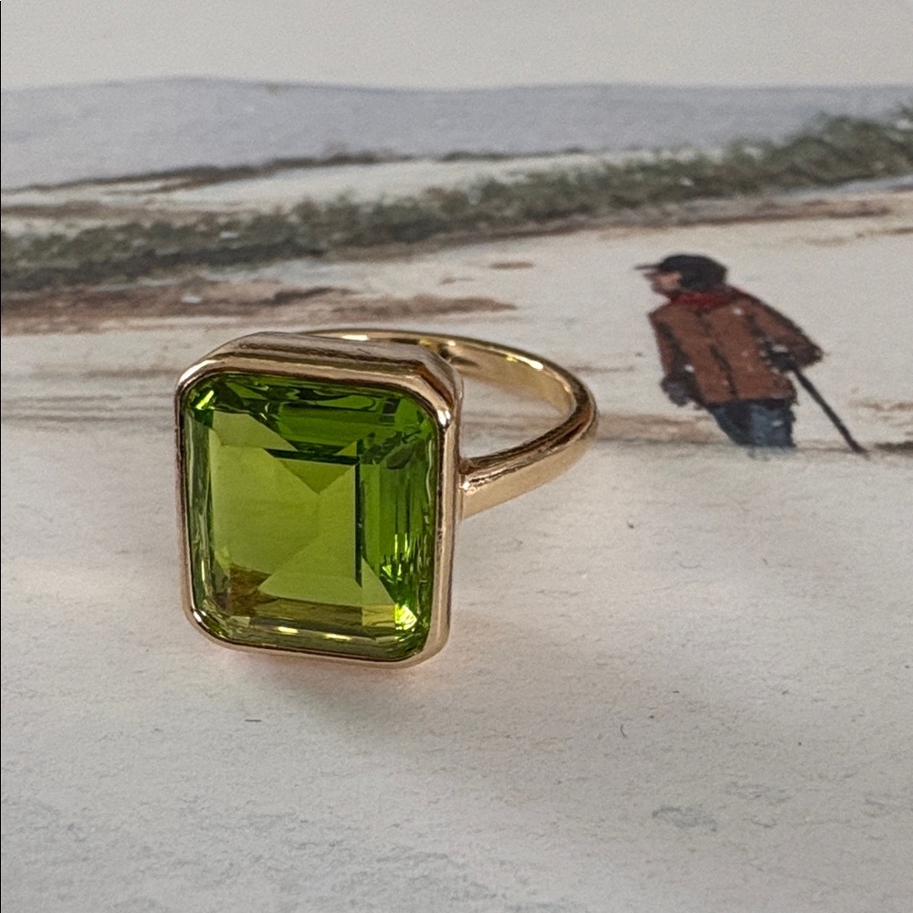Elegant Green Gemstone Ring • Size 9